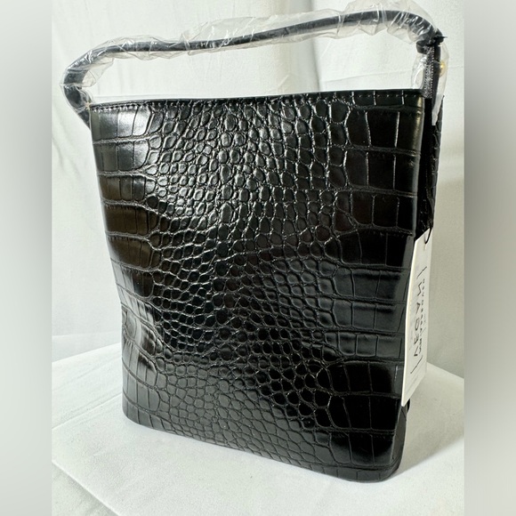 AOTA All of the Above Elena Bucket Bag Black - Picture 5 of 13